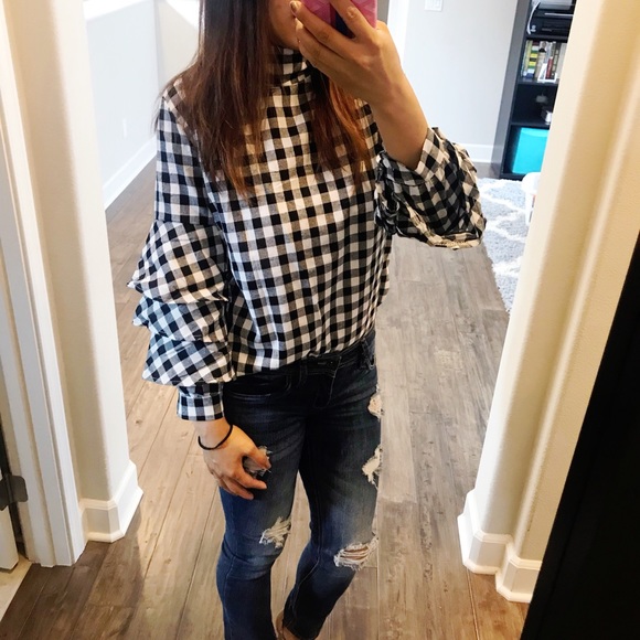 ✨HP✨ High collar gingham ruffles blouse - Picture 3 of 9